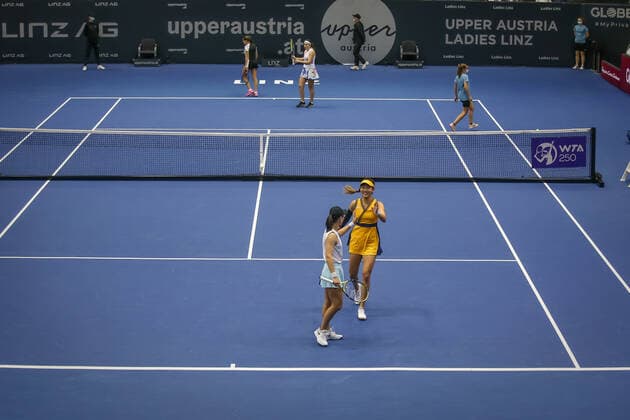 TENNIS - WTA, Tennis Damen Upper Austria Ladies Linz LINZ,AUSTRIA,12.NOV.21 - TENNIS - WTA Tour, Upper Austria Ladies Linz. Image shows Xinyu Wang, Saisai Zheng (CHN) and Natela Dzalamidze, Kamilla Rakhimova (RUS).  GEPAxpictures xManfredxBinder