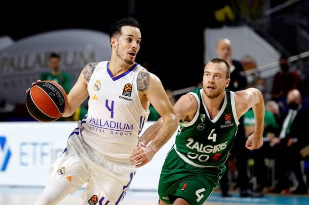 Real Madrid s guard Thomas Heurtel (L) in action against Zalgiris guard Lukas Lekavicius (R) during the Euroleague basketball game between Real Madrid and Zalgiris Kaunas at WiZink Center in Madrid, Spain, 12 November 2021. Real Madrid - Zalgiris Kaunas !ACHTUNG: NUR REDAKTIONELLE NUTZUNG!  Copyright: xMariscalx GRAF1713 20211112-3151f0f7009b517cb11019d48493556590957017