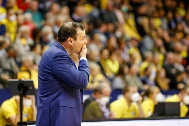 Enttäuschung bei Headcoach Johan Roijakkers (Brose Bamberg) EWE Baskets Oldenburg - Brose Bamberg, easyCredit Basketball Bundesliga, Saison 2021-2022, 10. Spieltag, Oldenburg, Germany, 12.11.2021, Copyright: DanielxLöb