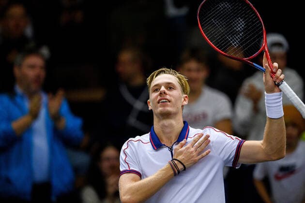 211112 Denis Shapovalov of Canada celebrates after men s semi final s singles match during Stockholm Open of the Stockholm Open on November 12, 2021 in Stockholm. Photo: Simon Hastegard BILDBYRAN kod SH SH0191 tennis stockholm open 6 bbeng jubel Copyright: SIMONxHASTEGARD BB211112SH066