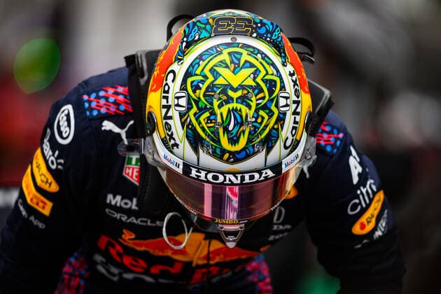 Sport Bilder des Tages VERSTAPPEN Max (ned), Red Bull Racing Honda RB16B, portrait helmet, casque, during the Formula 1 Heineken Grande Premio De Sao Paulo 2021, Sao Paulo Grand Prix, 19th round of the 2021 FIA Formula One World Championship, WM, Weltmeisterschaft from November 12 to 14, 2021 on the Interlagos Circuit, in Sao Paulo, Brazil - F1 - SAO PAULO GRAND PRIX 2021 DPPI Panoramic 20211112_GOODEN_FGO02762