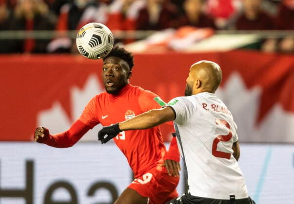 November 12, 2021, EDMONTON, AB, CANADA: Team Canada s Alphonso Davies (19) and Costa Rica s Ricardo Jose Blanco Mora (2) vie for the ball during first half World Cup qualifier soccer action in Edmonton on Friday, November 12, 2021. Alphonso Davies Ricardo Jose Blanco Mora  - ZUMAc35_ 20211112_zaf_c35_052 Copyright: xJasonxFransonx