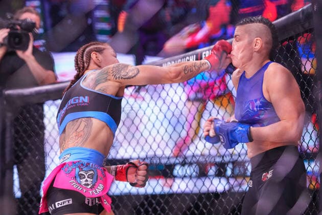 Bilder des Jahres 2021, Sport 11 November Sport Themen der Woche KW45 Sport Bilder des Tages November 12, 2021, Hollywood, HOLLYWOOD, FL, United States: HOLLYWOOD, FL - November 12: Cris Cyborg (red gloves) and Sinead Kavanagh (blue gloves) meet in the octagon for the main event, a 5-round Championship title bout in the womenÃ¢â‚¬â ¢s featherweight division at the Seminole Hard Rock Hotel & Casino for Bellator 271: Cyborg vs Kavanagh - Event on November 12, 2021 in Hollywood, United States. Hollywood United States - ZUMAp175 20211112_zsa_p175_190 Copyright: xLouisxGrassex