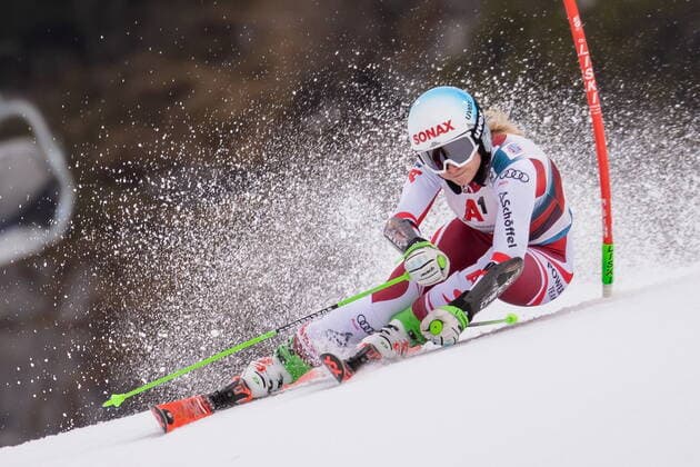 13.11.2021, Lech, AUT, FIS Weltcup Ski Alpin, Parallelslalom, Damen, Qualifikation, im Bild Stephanie Resch (AUT) Stephanie Resch of Austria during the qualification run of women parallel slalom of FIS ski alpine world cup at the Lech, Austria on 2021 11 13.