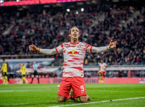 Leipzigs Yussuf Poulsen jubelt nach seinem Treffer zum 2:1. Fussball 1. Bundesliga, 11. Spieltag: RB Leipzig - Borussia Dortmund 2:1. 6. November 2021: Leipzig, Red Bull Arena. RB Leipzig - Borussia Dortmund 2:1