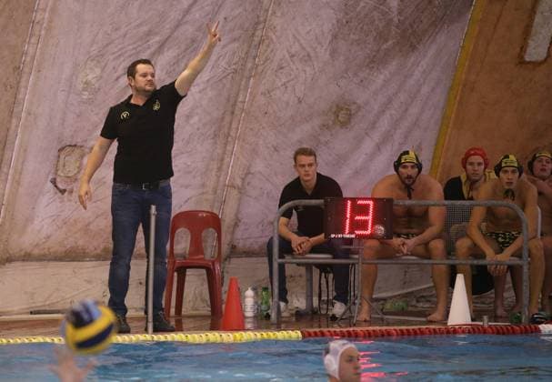 13.11.2021, Deutschland, Stuttgart, Wasserball Bundesliga, SV Ludwigsburg vs. SG Neukölln, SVL Trainer Adrijan Jakovcev