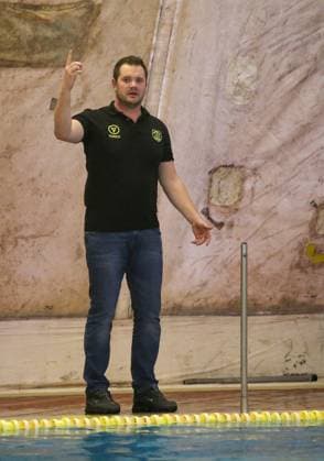 13.11.2021, Deutschland, Stuttgart, Wasserball Bundesliga, SV Ludwigsburg vs. SG Neukölln, Trainer Adrijan Jacovcev (SVL)