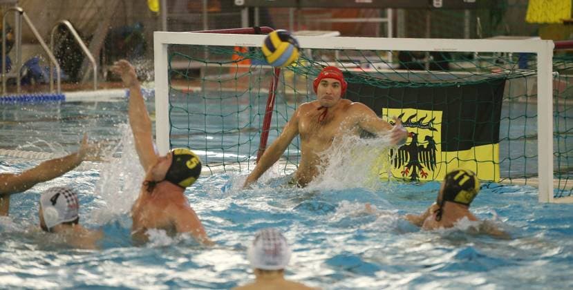13.11.2021, Deutschland, Stuttgart, Wasserball Bundesliga, SV Ludwigsburg vs. SG Neukölln, im Tor Ivan Pisk (SVL)