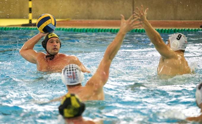 13.11.2021, Deutschland, Stuttgart, Wasserball Bundesliga, SV Ludwigsburg vs. SG Neukölln, links Marko Martinic (SVL)