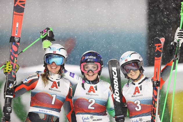 ALPINE SKIING - FIS WC Lech Zuers LECH,AUSTRIA,13.NOV.21 - ALPINE SKIING - FIS World Cup Lech Zuers, parallel giant slalom, ladies. Image shows Thea Louise Stjernesund (NOR), Andreja Slokar (SLO) and Kristin Lysdahl (NOR).  GEPAxpictures xHaraldxSteiner