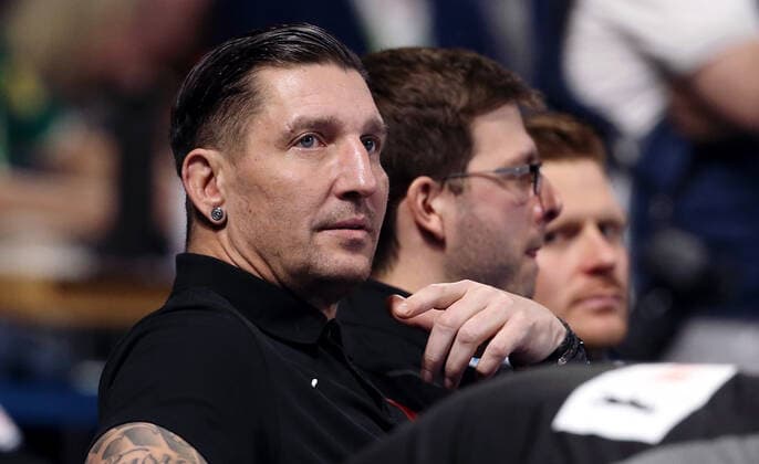 Sportdirektor Stefan Kretzschmar, Trainer Jaron Siewert, Co Trainer Max Rinderle Handball HBL Bundesliga Herren Saison 2021 2022 13.11.2021 Füchse Berlin vs. SC Magdeburg SCM
