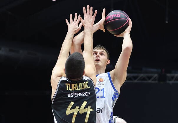 Benedikt Turudic (Basketball Loewen Braunschweig), Lorenz Brenneke (Fraport Skyliners Frankfurt)