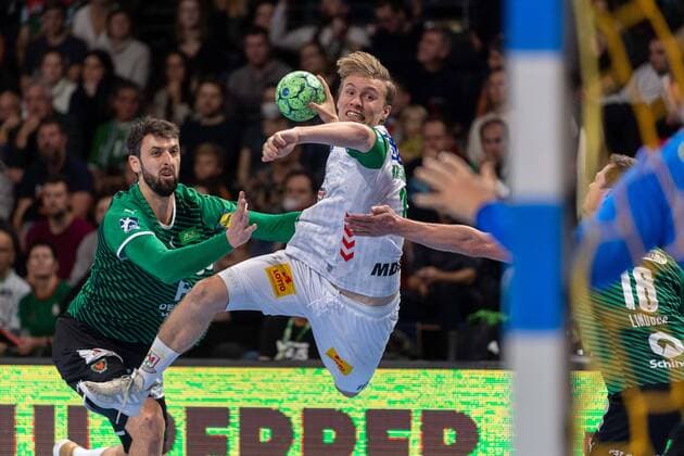 Bilder des Jahres 2021, Sport 11 November Sport Themen der Woche KW45 Sport Bilder des Tages Handball Berlin 13.11.2021 Saison 2021 2022 1. Bundesliga HBL Füchse Berlin - SC Magdeburg Gisli Thorgeir Kristjansson (Magdeburg, No.10) Marko Kopljar (Füchse Berlin, No.35) *** Handball Berlin 13 11 2021 Season 2021 2022 1 Bundesliga HBL Füchse Berlin SC Magdeburg Gisli Thorgeir Kristjansson Magdeburg, No 10 Marko Kopljar Füchse Berlin, No 35