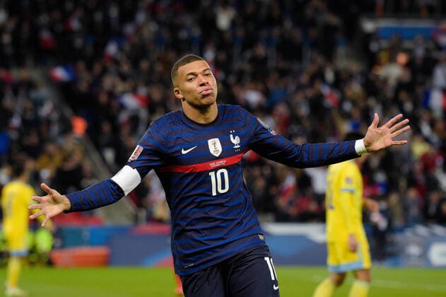 Joie des joueurs de l equipe de France apres le but de - Kylian Mbappe ( 10 - France ) - FOOTBALL : France vs Kazakhstan - Qualification coupe du monde - Paris - 13 11 2021 FedericoPestellini Panoramic 