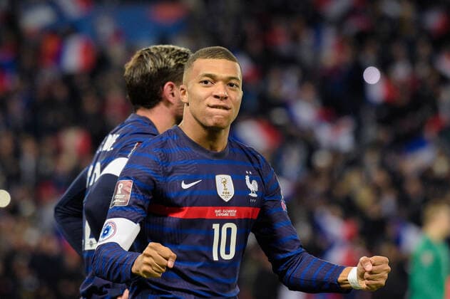 Joie des joueurs de l equipe de France apres le but de - Kylian Mbappe ( 10 - France ) - FOOTBALL : France vs Kazakhstan - Qualification coupe du monde - Paris - 13 11 2021 FedericoPestellini Panoramic 