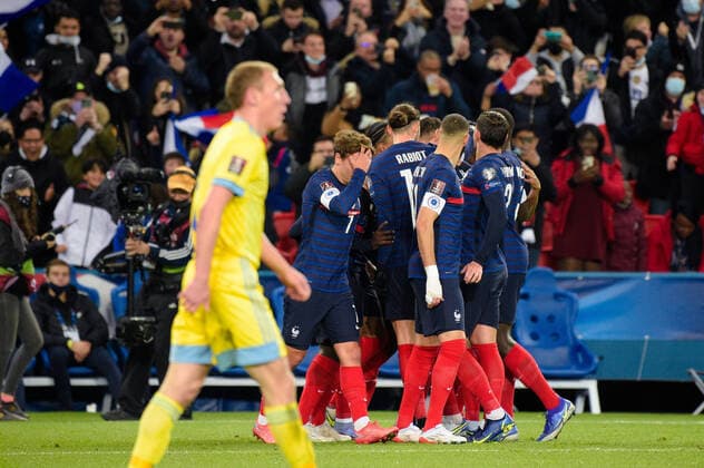Joie des joueurs de l equipe de France apres le but de - Kylian Mbappe ( 10 - France ) - FOOTBALL : France vs Kazakhstan - Qualification coupe du monde - Paris - 13 11 2021 FedericoPestellini Panoramic 