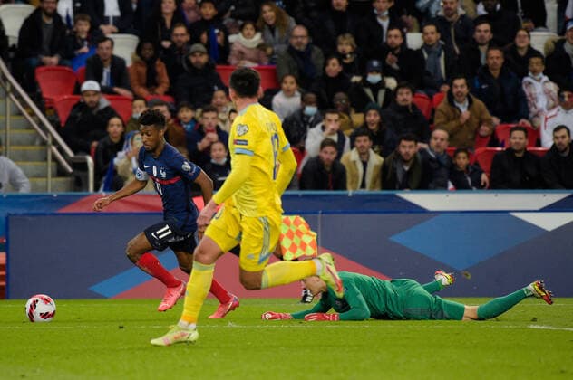 Kingsley Coman ( 11 - France ) - Pokatilov ( 1 - Kazakhstan ) - FOOTBALL : France vs Kazakhstan - Qualification coupe du monde - Paris - 13 11 2021 FedericoPestellini Panoramic 
