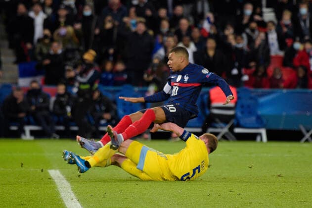 Kylian Mbappe ( 10 - France ) - Kuat( 5 - Kazakhstan ) - FOOTBALL : France vs Kazakhstan - Qualification coupe du monde - Paris - 13 11 2021 FedericoPestellini Panoramic 