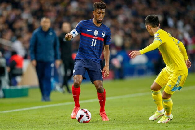 Paris, 13. November 2021, Europa WM Qualifiers Katar 2022 Frankreich - Kasachstan v.l., Kingsley Coman (FFF Frankreich), Maskat Taykenov (Kasachstan), Zweikampf, Action, Aktion, Battles for the Ball Copyright: AntonioxBorga