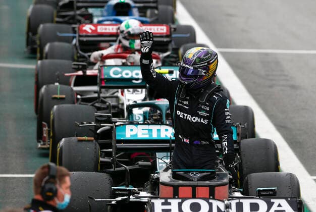 HAMILTON Lewis (gbr), Mercedes AMG F1 GP W12 E Performance, portrait during the Formula 1 Heineken Grande Premio De Sao Paulo 2021, Sao Paulo Grand Prix, 19th round of the 2021 FIA Formula One World Championship, WM, Weltmeisterschaft from November 12 to 14, 2021 on the Interlagos Circuit, in Sao Paulo, Brazil - F1 - SAO PAULO GRAND PRIX 2021 DPPI Panoramic  00121039_F12021GP19BRA_JK221955