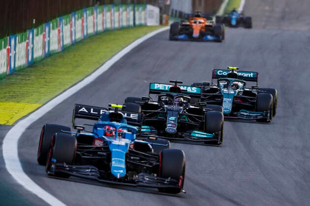 31 Esteban Ocon (FRA, Alpine F1 Team), 44 Lewis Hamilton (GBR, Mercedes-AMG Petronas F1 Team), 5 Sebastian Vettel (GER, Aston Martin Cognizant F1 Team), F1 Grand Prix of Brazil at Autodromo Jose Carlos Pace on November 13, 2021 in Sao Paulo, Brazil. (Photo by HOCH ZWEI) Sao Paulo Brazil
