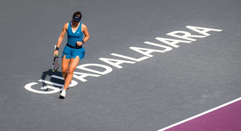 Mandatory Credit: Photo by Rob Prange Shutterstock (12596809k) Paula Badosa of Spain in action during the second round robin doubles match at the 2021 Akron WTA, Tennis Damen Finals Guadalajara WTA tennis tournament Akron WTA Finals, Day 4, Tennis, Panamerican Tennis Center Guadalajara, Mexico - 13 Nov 2021 Akron WTA Finals, Day 4, Tennis, Panamerican Tennis Center Guadalajara, Mexico - 13 Nov 2021  Copyright: xRobxPrange Shutterstockx 12596809k
