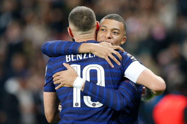 Paris, 13. November 2021, Europa WM Qualifiers Katar 2022 Frankreich - Kasachstan v.l., Karim Benzema (FFF Frankreich) und Kylian MbappÃ (FFF Frankreich) Torjubel, Goal celebration, celebrate the goal Copyright: AntonioxBorga