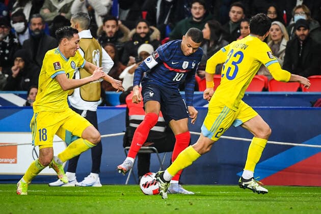 November 13, 2021, Creteil, France, France: Erkin TAPALOV of Kazakhstan and Kylian MBAPPE of France during the FIFA World Cup, WM, Weltmeisterschaft, Fussball Qualification 2022 Group D match between France and Kazakhstan at Parc des Princes stadium on November 13, 2021 in Paris, France. Creteil France - ZUMAm308 20211113_zsp_m308_007 Copyright: xMatthieuxMirvillex