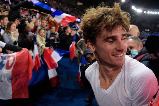 Fin du match - Antoine Griezmann ( 7 - France ) - Supporters de l equipe de France - ambiance - FOOTBALL : France vs Kazakhstan - Qualification coupe du monde - Paris - 13 11 2021 FedericoPestellini Panoramic 