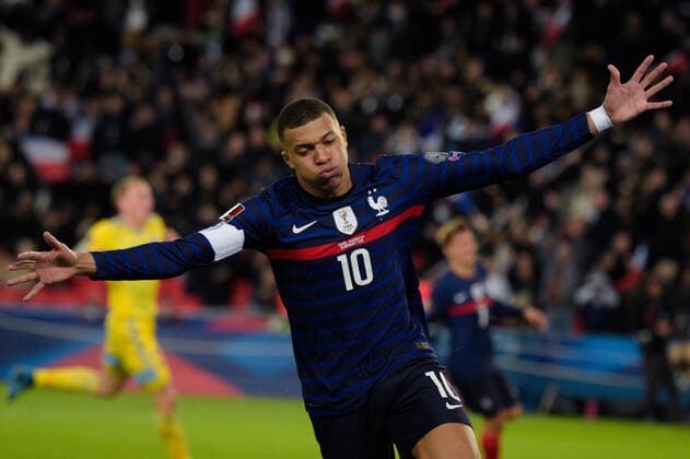 Joie des joueurs de l equipe de France apres le but de - Kylian Mbappe ( 10 - France ) - FOOTBALL : France vs Kazakhstan - Qualification coupe du monde - Paris - 13 11 2021 FedericoPestellini Panoramic 