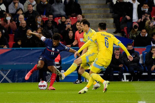 Kingsley Coman ( 11 - France ) - M. Taykenov ( 6 - Kazakhstan ) - T. Yerlanov ( 4 - Kazakhstan ) - FOOTBALL : France vs Kazakhstan - Qualification coupe du monde - Paris - 13 11 2021 FedericoPestellini Panoramic 