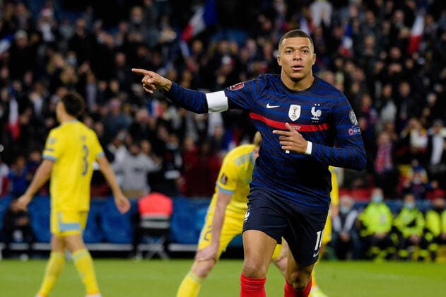 Joie des joueurs de l equipe de France apres le but de - Kylian Mbappe ( 10 - France ) - FOOTBALL : France vs Kazakhstan - Qualification coupe du monde - Paris - 13 11 2021 FedericoPestellini Panoramic 