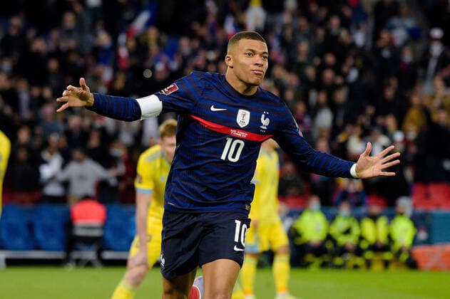 Joie des joueurs de l equipe de France apres le but de - Kylian Mbappe ( 10 - France ) - FOOTBALL : France vs Kazakhstan - Qualification coupe du monde - Paris - 13 11 2021 FedericoPestellini Panoramic 