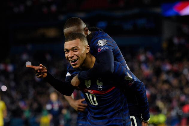 Attitude - Joie de Kylian Mbappe ( 10 - France ) - Moussa Diaby ( 20 - France ) - FOOTBALL : France vs Kazakhstan - Qualification coupe du monde - Paris - 13 11 2021 FedericoPestellini Panoramic 