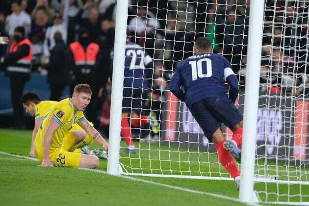 November 14, 2021, Paris, France: KYLIAN MBAPPE score his fourth goal during the 2022 FIFA World Cup, WM, Weltmeisterschaft, Fussball Qualifier match between France and Kazakhstan at Stade de France..France won 8:0 Paris France - ZUMAp119 20211114_zaf_p119_018 Copyright: xPierrexSteveninx