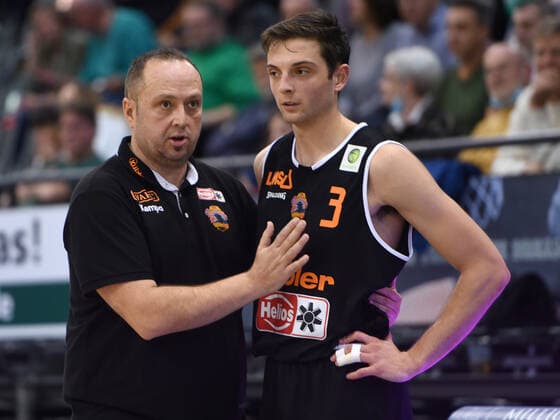 Velcic, Pierce, Gladiators Trier vs. Wiha Panthers Schwenningen, Basketball, 2. Bundesliga, Pro-A, Spielzeit 2021 2022, 13.11.2021, Gladiators Trier vs. Wiha Panthers Schwenningen, Basketball, 2. Bundesliga, Pro-A, Spielzeit 2021 2022, 13.11.2021 Trier Copyright: xEibner-Pressefotox EP_WSR