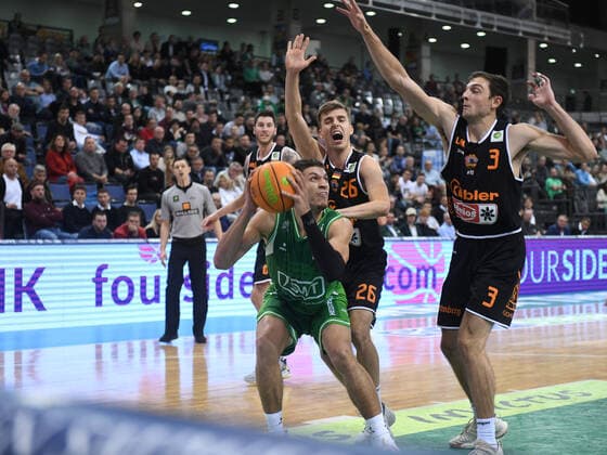 Larysz, Pierce, Gladiators Trier vs. Wiha Panthers Schwenningen, Basketball, 2. Bundesliga, Pro-A, Spielzeit 2021 2022, 13.11.2021, Gladiators Trier vs. Wiha Panthers Schwenningen, Basketball, 2. Bundesliga, Pro-A, Spielzeit 2021 2022, 13.11.2021 Trier Copyright: xEibner-Pressefotox EP_WSR