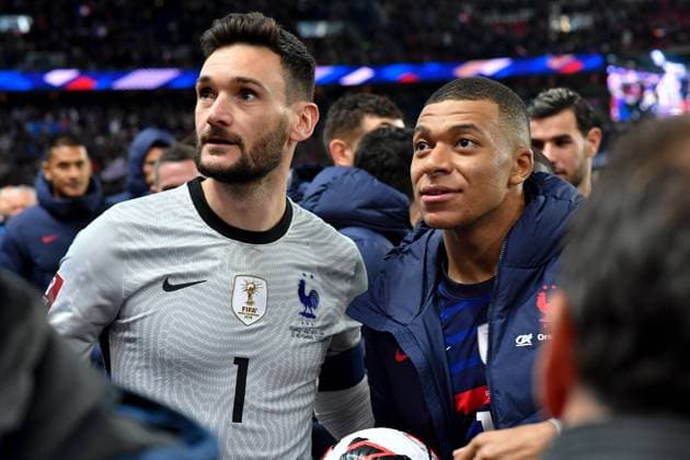 Kylian Mbappe, Hugo Lloris - World Cup 2022 group D qualifying soccer match between France and Kazakhstan at the Parc des Princes stadium in Paris, France, Saturday, Nov. 13, 2021. 274511 2021-11-13 PARIS France  Copyright: xL.Urmanx xStarfacex 0141824270st