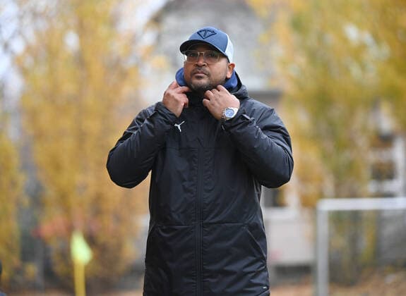 Fussball, Herren, Saison 2021 2022, AOK-Landespokal Berlin (Achtelfinale), CFC Hertha 06 - SV Tasmania Berlin, Trainer Abu Njie (SV Tasmania Berlin), 14.11. 2021, Copyright: xMatthiasxKochx