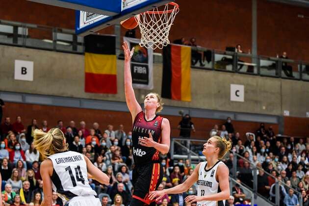 KORTRIJK, BELGIUM - NOVEMBER 14 : Emma Meesseman of Belgium battles for the ball with Leonie Fiebich of Germany during the FIBA Women s EuroBasket 2023 Qualifiers match between Belgium and Germany on November 14, 2021 in Kortrijk, Belgium, 14 11 2021 ( Belgium v Germany - FIBA Women s EuroBasket 2023 Qualifiers PhotoNews Panoramic 