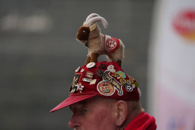 14.11.2021, Frauen Fussball GER, Saison 21 22, 2. Bundesliga , 1.FC Köln 1,FFc Turbine Potsdam , Franz Kremer-stadion Köln 1.FC Köln Fan , Aktion, Einzelbild, Foto Chai von der Laage DFL regulations prohibit any use of photographs as image sequences and or quasi-video. EDITORIAL USE ONLY