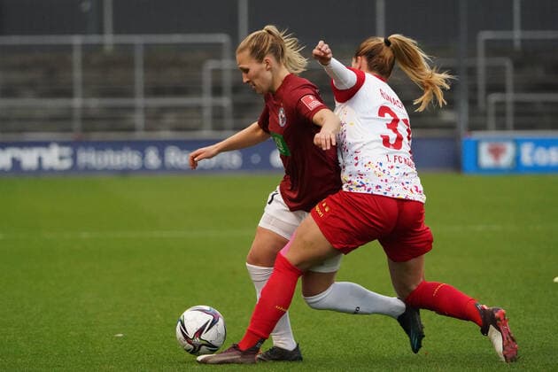 14.11.2021, Frauen Fussball GER, Saison 21 22, 2. Bundesliga , 1.FC Köln 1,FFc Turbine Potsdam , Franz Kremer-stadion Köln Dina Sophia Orschmann, 1.FFC Turbine Potsdam, Rachel Miriam Rinast, FC Köln Foto Chai von der Laage DFL regulations prohibit any use of photographs as image sequences and or quasi-video. EDITORIAL USE ONLY