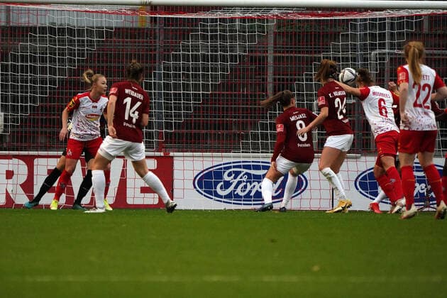 14.11.2021, Frauen Fussball GER, Saison 21 22, 2. Bundesliga , 1.FC Köln 1,FFc Turbine Potsdam , Franz Kremer-stadion Köln Myrthe Moorrees Nr.6, 1.FC Köln erziete das 1:0 für Köln, Foto Chai von der Laage DFL regulations prohibit any use of photographs as image sequences and or quasi-video. EDITORIAL USE ONLY