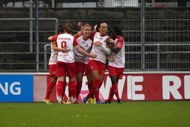14.11.2021, Frauen Fussball GER, Saison 21 22, 2. Bundesliga , 1.FC Köln 1,FFc Turbine Potsdam , Franz Kremer-stadion Köln Köln jubeln, , Foto Chai von der Laage DFL regulations prohibit any use of photographs as image sequences and or quasi-video. EDITORIAL USE ONLY