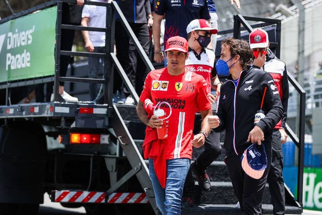 SAINZ Carlos (spa), Scuderia Ferrari SF21, ALONSO Fernando (spa), Alpine F1 A521, portrait during the Formula 1 Heineken Grande Premio De Sao Paulo 2021, Sao Paulo Grand Prix, 19th round of the 2021 FIA Formula One World Championship, WM, Weltmeisterschaft from November 12 to 14, 2021 on the Interlagos Circuit, in Sao Paulo, Brazil - F1 - SAO PAULO GRAND PRIX 2021 - RACE DPPI Panoramic 00121040_AV6_5728