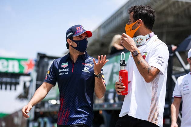 RICCIARDO Daniel (aus), McLaren MCL35M, PEREZ Sergio (mex), Red Bull Racing Honda RB16B, portrait during the Formula 1 Heineken Grande Premio De Sao Paulo 2021, Sao Paulo Grand Prix, 19th round of the 2021 FIA Formula One World Championship, WM, Weltmeisterschaft from November 12 to 14, 2021 on the Interlagos Circuit, in Sao Paulo, Brazil - F1 - SAO PAULO GRAND PRIX 2021 - RACE DPPI Panoramic 00121040_AV6_5769