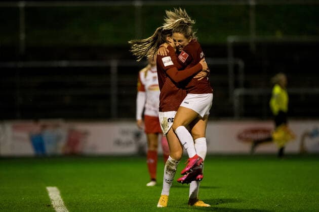 FLYERALARM Frauen Fussball Bundesliga, 1. FC Koeln - 1. FFC Turbine Potsdam; 14.11.2021 Jubel bei 1. FFC Turbine Potsdam nach dem 1:2 Treffer durch Melissa Koessler ( 25, 1. FFC Turbine Potsdam) FLYERALARM Frauen Fussball Bundesliga, 1. FC Koeln - 1. FFC Turbine Potsdam, Koeln, Geissbockheim DFL REGULATIONS PROHIBIT ANY USE OF PHOTOGRAPHS AS IMAGE SEQUENCES AND OR QUASI-VIDEO. Copyright: xBEAUTIFULxSPORTS Wunderlx