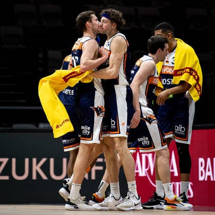 14.11.2021 - Basketball - Saison 2021 2022 - 2. Bundesliga Pro-A - 10. Spieltag: Nürnberg Falcons Basketball Club NBC - Rostock Seawolves - ThHa - Jubel Freude bei Rostock