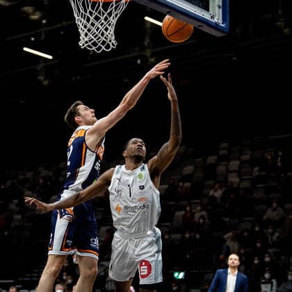 14.11.2021 - Basketball - Saison 2021 2022 - 2. Bundesliga Pro-A - 10. Spieltag: Nürnberg Falcons Basketball Club NBC - Rostock Seawolves - ThHa - Dupree Mc Brayer (1, Nürnberg Falcons BC NBC ) Stefan Ilzhöfer Ilzhoefer (12, Rostock Seawolves ) ??