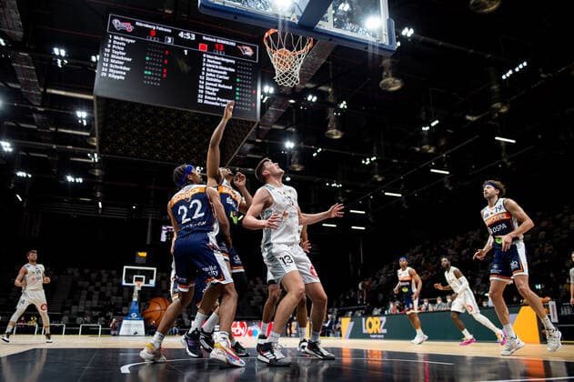 14.11.2021 - Basketball - Saison 2021 2022 - 2. Bundesliga Pro-A - 10. Spieltag: Nürnberg Falcons Basketball Club NBC - Rostock Seawolves - ThHa - Nijal Eman Pearson (22, Rostock Seawolves ) Jonathan Maier (13, Nürnberg Falcons BC NBC )